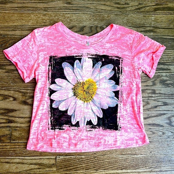 Tresics Crop Top Daisy Tee - Picture 1 of 2